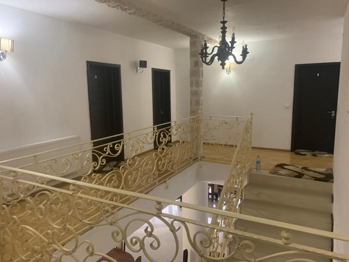 Pensiunea Medeea Hotel Pestis Ngoại thất bức ảnh