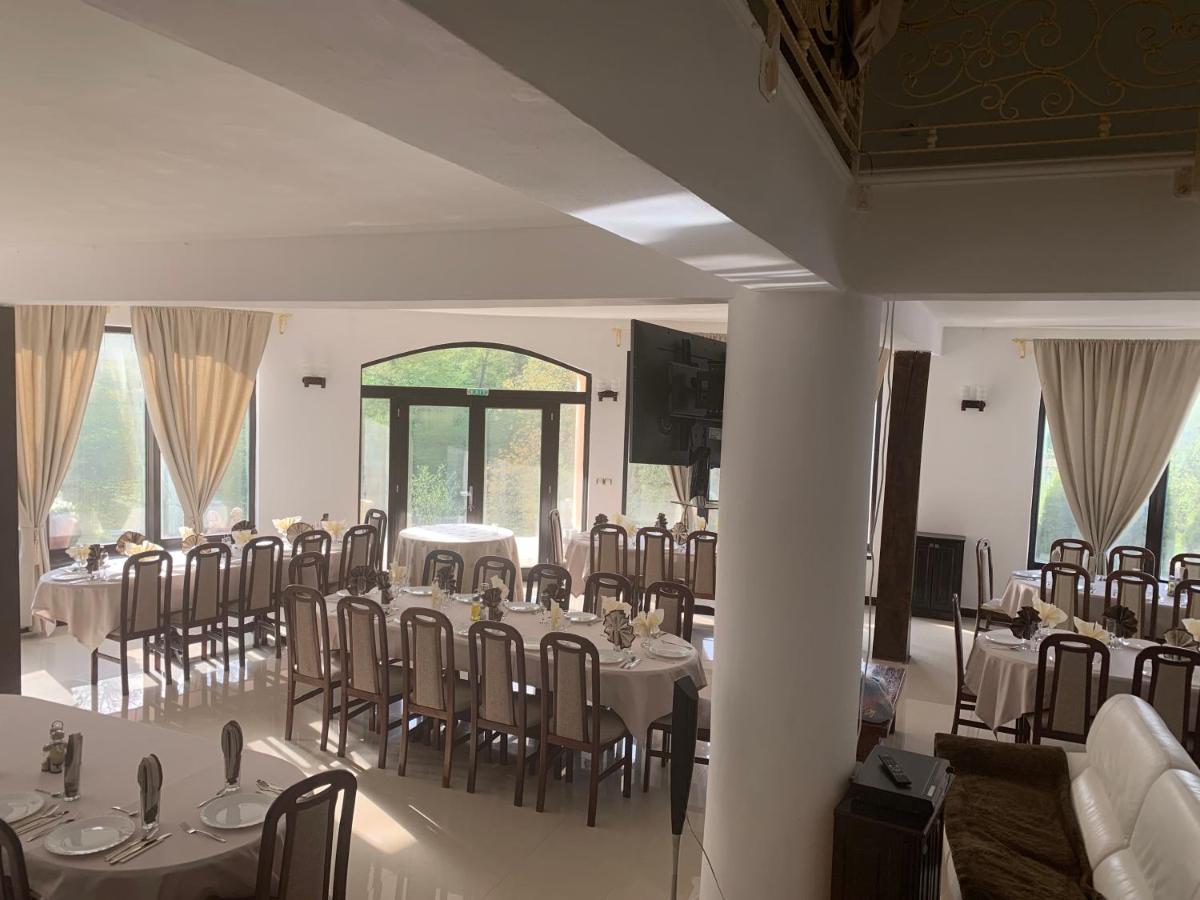 Pensiunea Medeea Hotel Pestis Ngoại thất bức ảnh