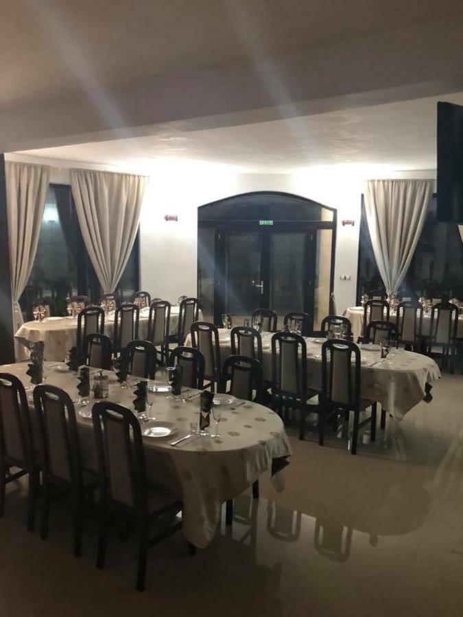 Pensiunea Medeea Hotel Pestis Ngoại thất bức ảnh