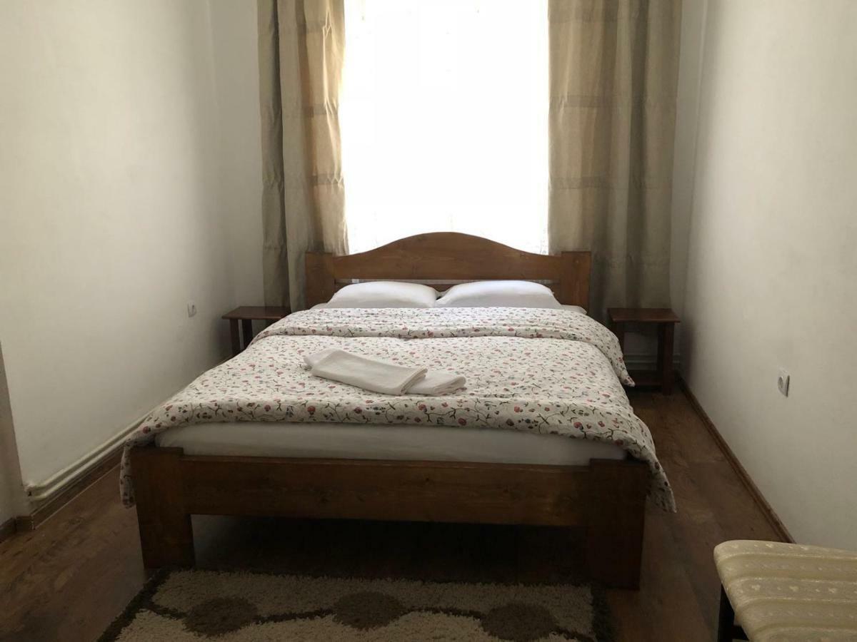 Pensiunea Medeea Hotel Pestis Ngoại thất bức ảnh