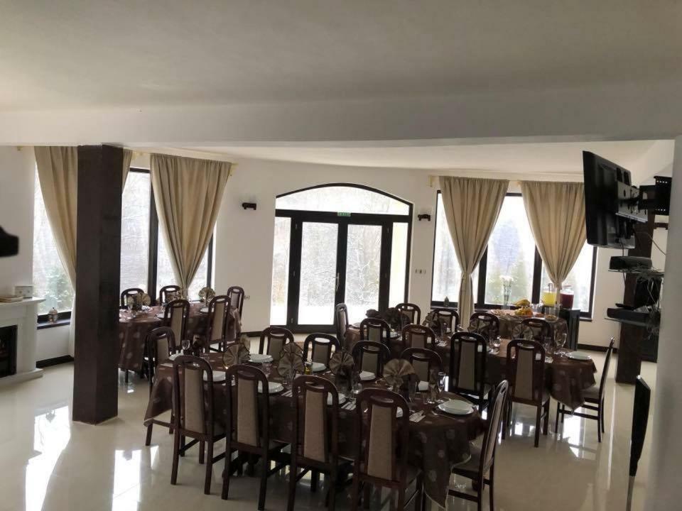 Pensiunea Medeea Hotel Pestis Ngoại thất bức ảnh
